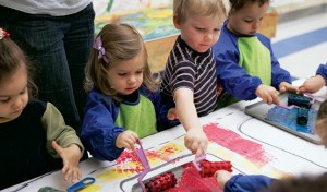 Art for Tots - Discovery class in NYC for your child to explore the world of shape, color and texture, paint using big brushes, fingers, sponges and rollers